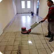 Чистка пола роторной машиной